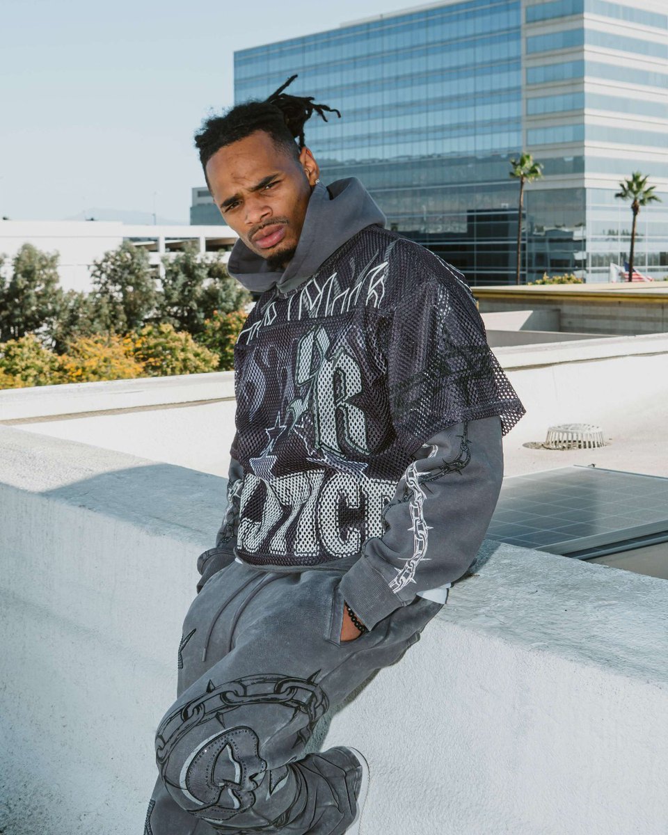 Karmaloop's tweet photo. Nothing loud. Nothing forced. Just comfortable and clean.
Shop it 🔗 https://t.co/5CKdFlMTZM

#SmokeRise #Karmaloop #RealFits #OOTD https://t.co/z8M91Kmigs