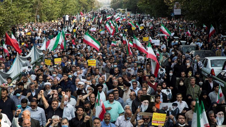 PakChinaToday's tweet photo. BREAKING 🚨: The Iranian government says it recognises peaceful protest rights and rejects foreign interference, accusing the U.S. of stoking unrest.
Authorities maintain security and order while urging dialogue within the framework of national law.
#Iran #Tehran #Protests 
#DigitalBlackoutIran