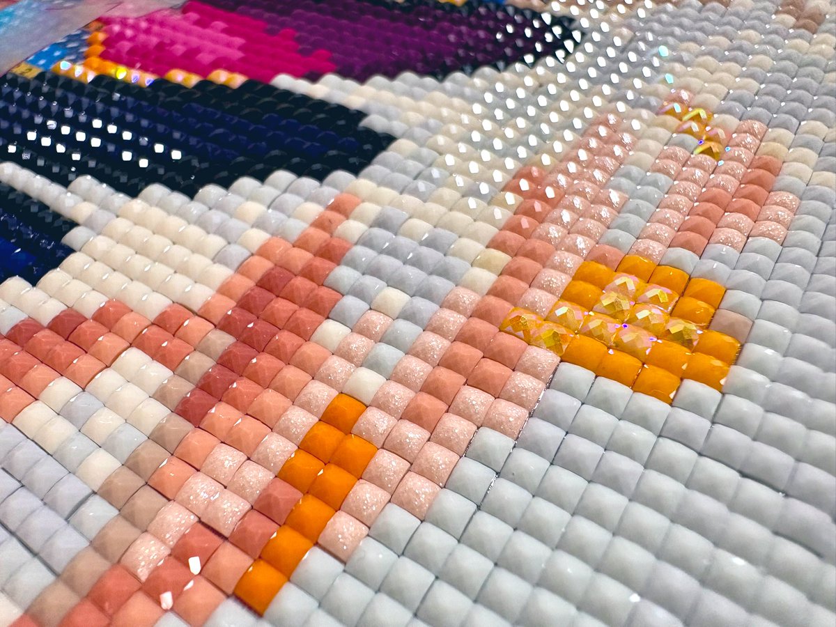 DAC「Beautiful Hummingbird」進捗です🕊️ ビーズの綺麗さにうっとり