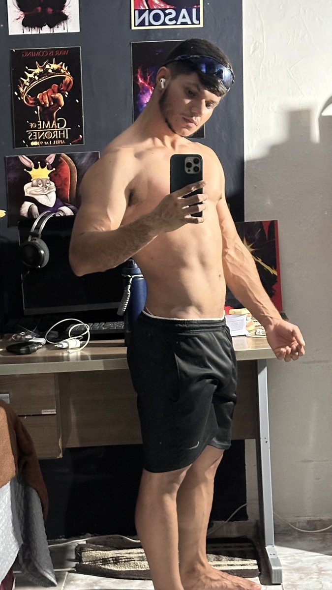 tonysalsz's tweet image. Amo o carnaval porque é o único evento social em que isso daqui já seria um roupa apropriada