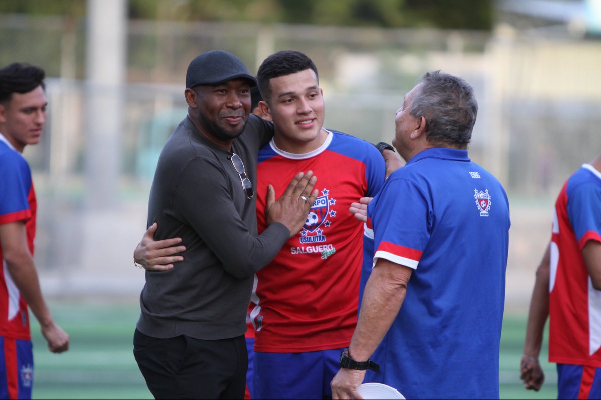 Un honor conocer este crack, momentos únicos que Dios nos regala en esto lindo del fútbol 🙌🏻🫡