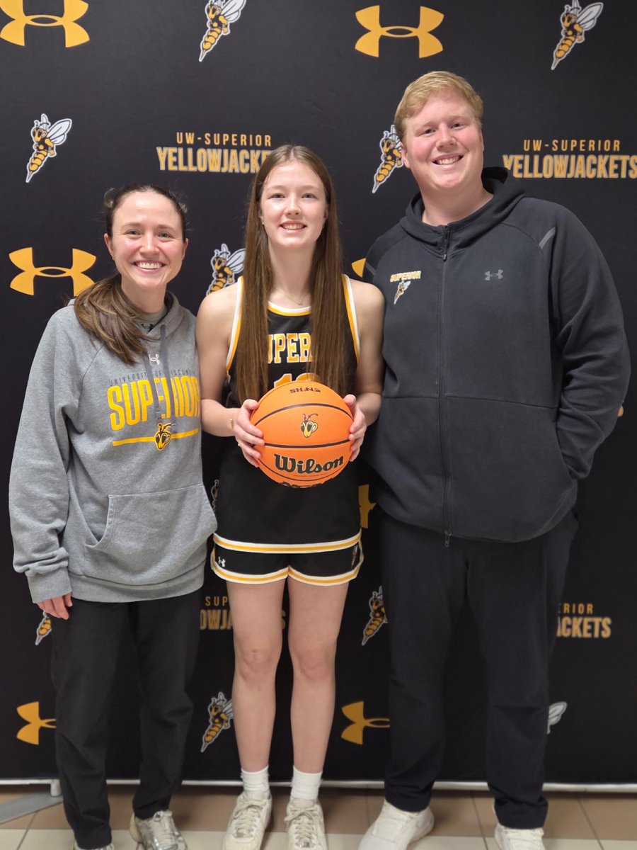 SamiWarwas's tweet image. After a great visit with @CoachEv_ and @OwenTheune. I am blessed to have received my first official offer from UW-Superior! 
Go Jackets 🐝💛