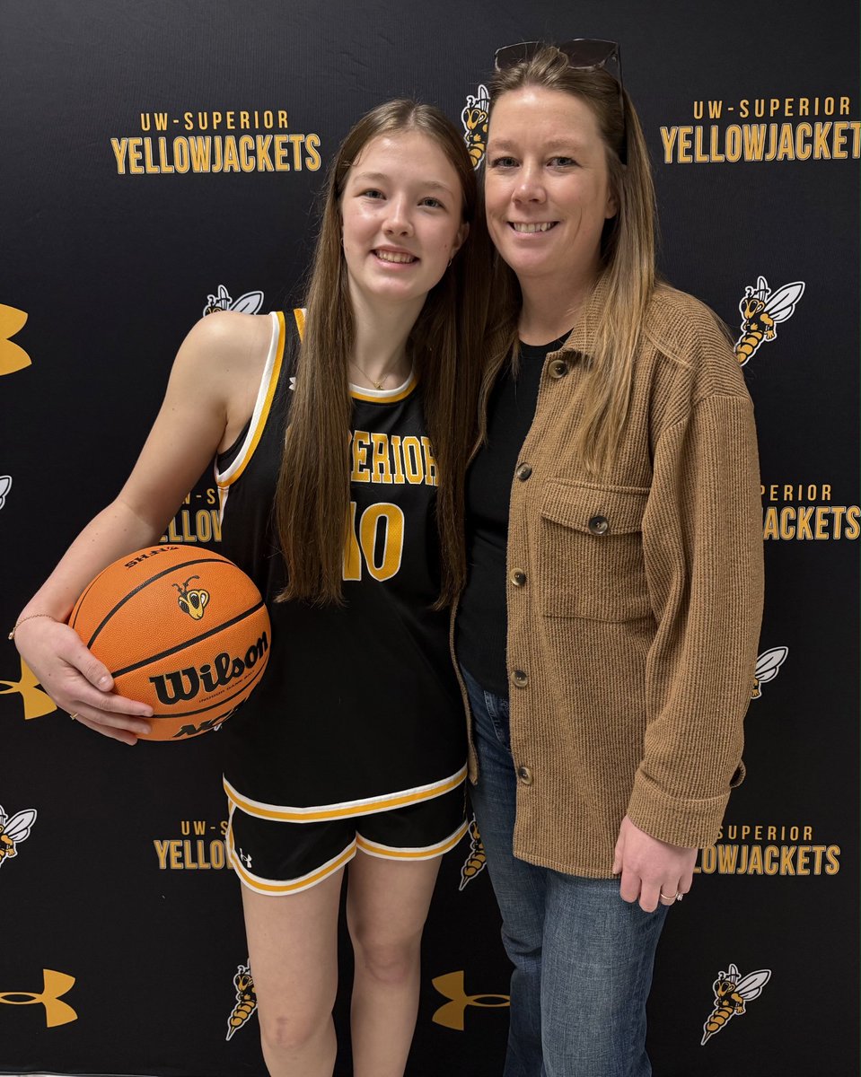 SamiWarwas's tweet image. After a great visit with @CoachEv_ and @OwenTheune. I am blessed to have received my first official offer from UW-Superior! 
Go Jackets 🐝💛