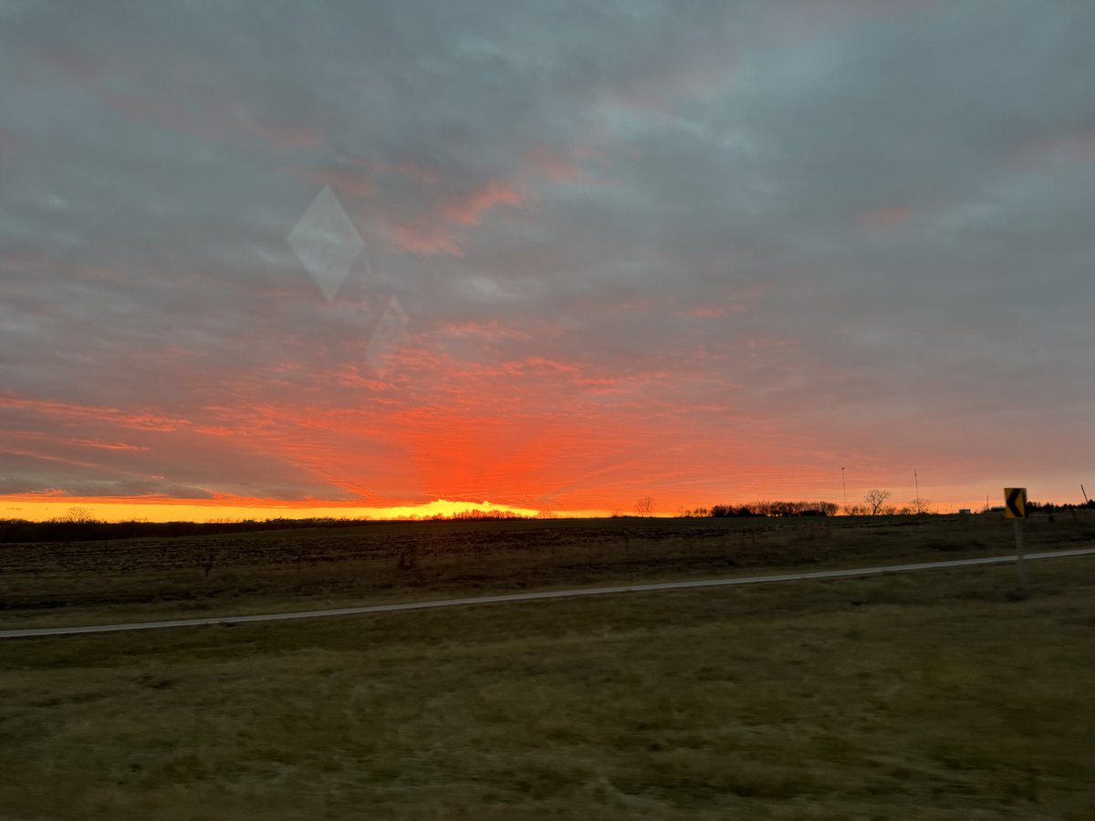 lcodersportsnut's tweet photo. Beautiful sunset in Atchison County, Kansas @WesWeather @JeffPennerKSHB https://t.co/lC7w1qDRMq