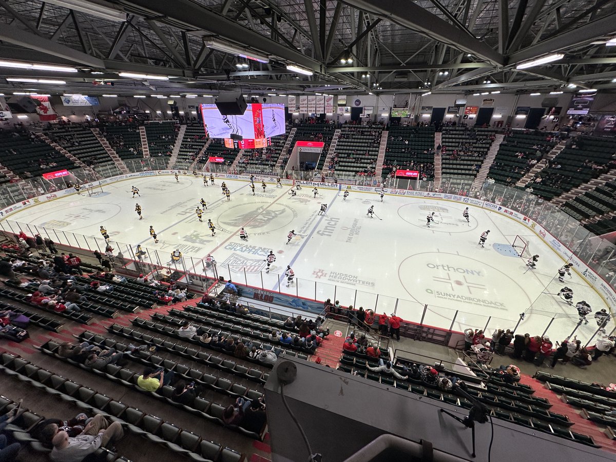 RobLippolis's tweet image. Rematch tonight for the @ECHLThunder against Norfolk! Standing room only tickets remain!

On air: 6:45 p.m. 
Puck drop: 7:00 p.m. 

🆚: Norfolk Admirals
📻: @HITS959WCQL  
🎧: bit.ly/ADKThunderRadio
🖥️: flosports.link/39NEUD6