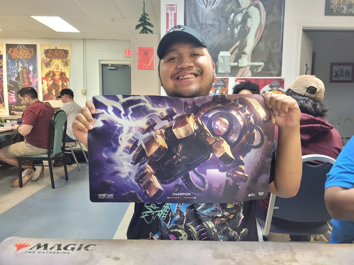 Chat i did it i won my first Summoner Skirmish <3
#Riftbound 
#stillascrub