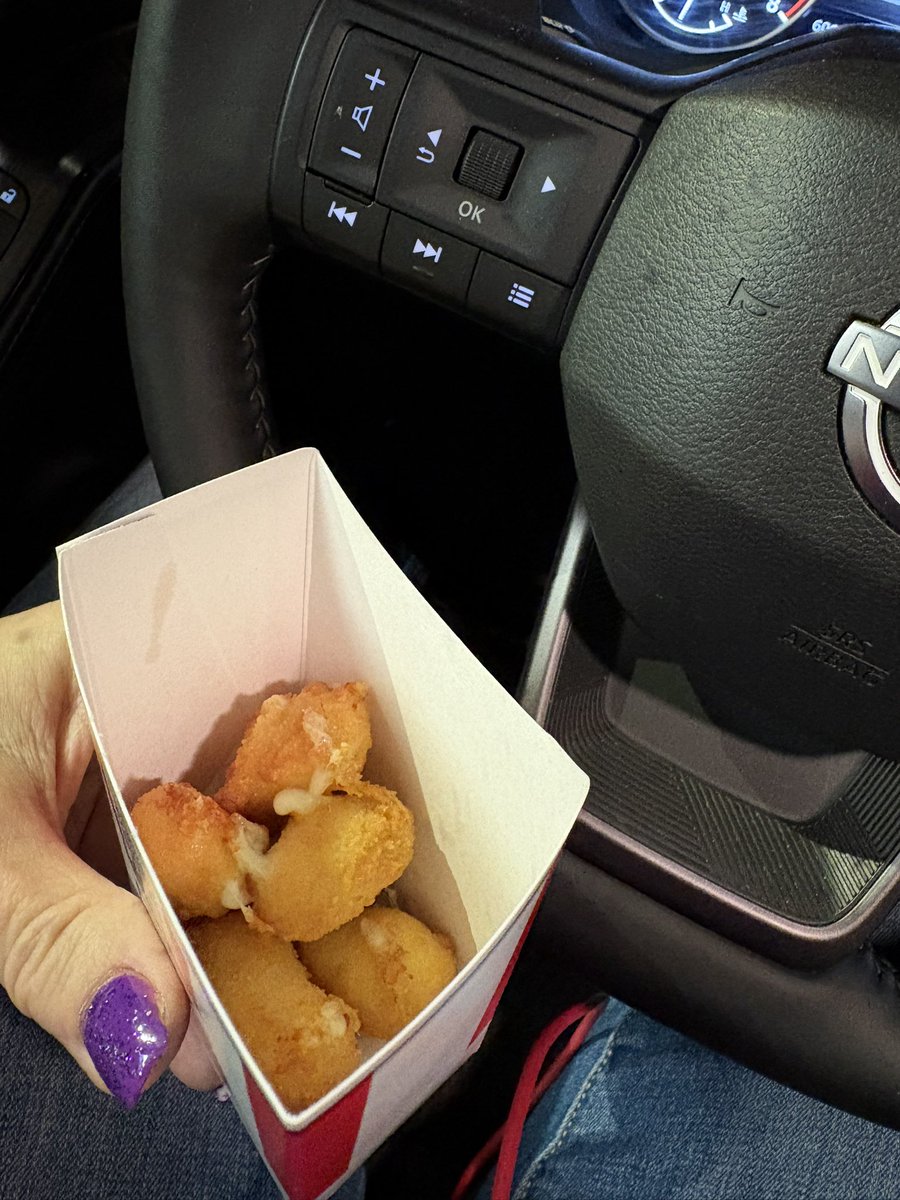 lltrace's tweet image. Hey, this ain’t okay @kfc . I got like FIVE.