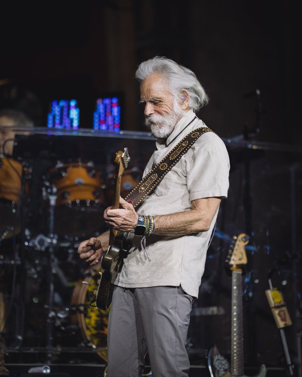 BobWeir's tweet image. It is with profound sadness that we share the passing of Bobby Weir. We send him off the way he sent so many of us on our way: with a farewell that isn’t an ending, but a blessing.  A reward for a life worth livin'. bobweir.net/bobby/

📸 Chloe Weir