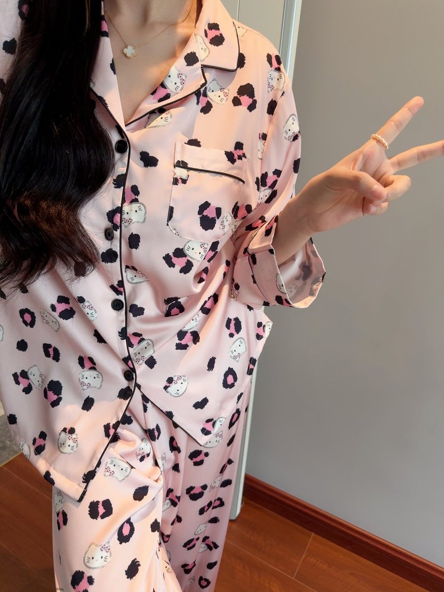 Anna71641's tweet photo. Be as stylish by night as you are by day 😍 https://t.co/rrV8bmF4px