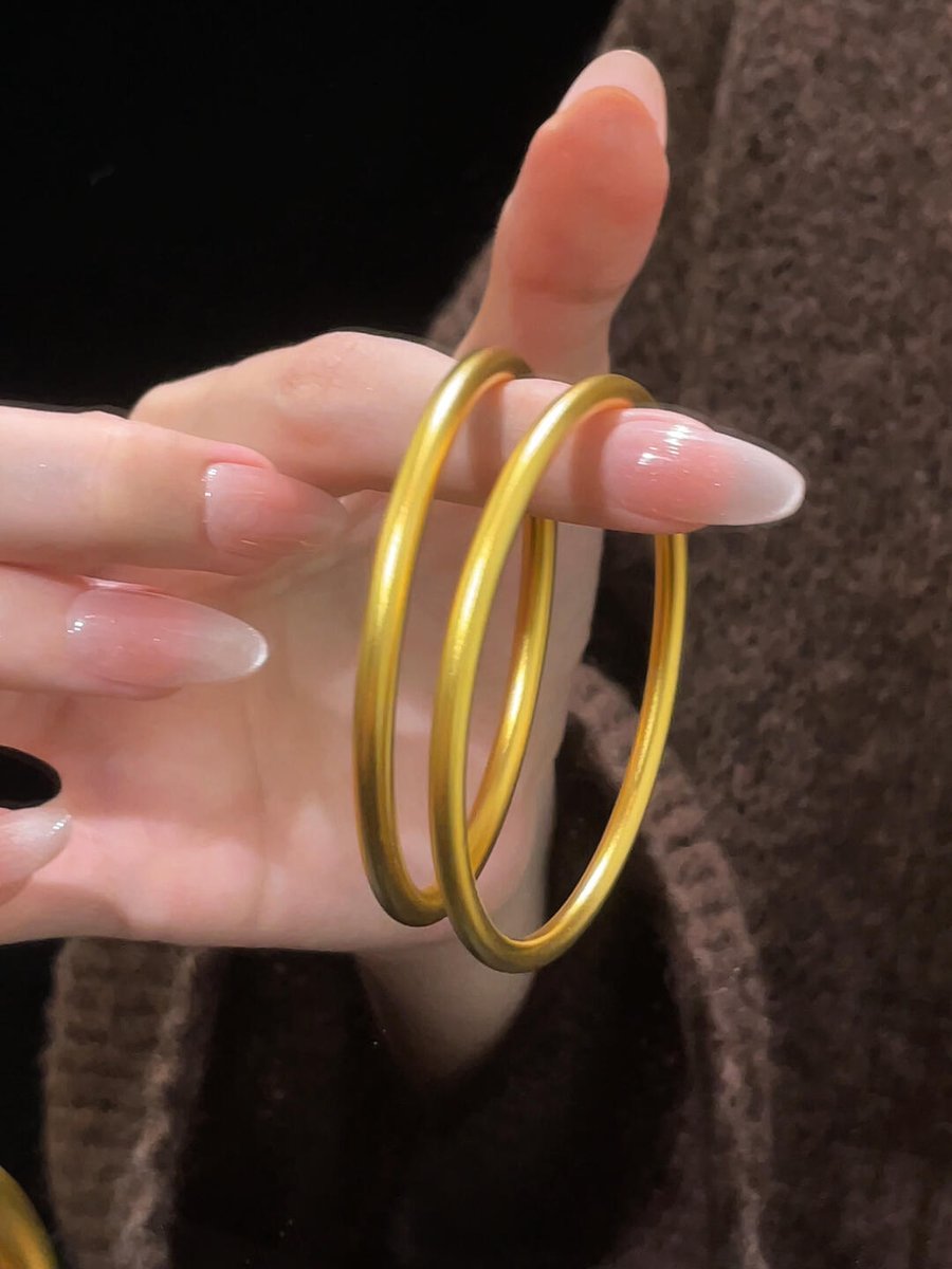 Timeless elegance wrapped around the wrist. There is something truly special about the soft, warm glow of matte gold. ✨🌕