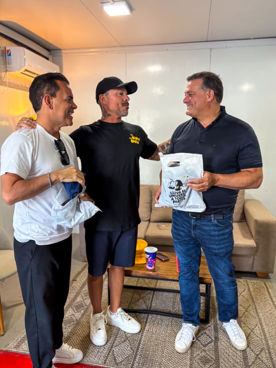 Qué baile te estás mandando, Jiménez 🐒👑
Junto a Carli Jiménez, en el arranque del Festival Bum Bum, palpitando una noche única que vuelve a reunir música, encuentro y miles de personas que eligen Córdoba para esta cita imperdible con el Mandamás. 🎶🔥