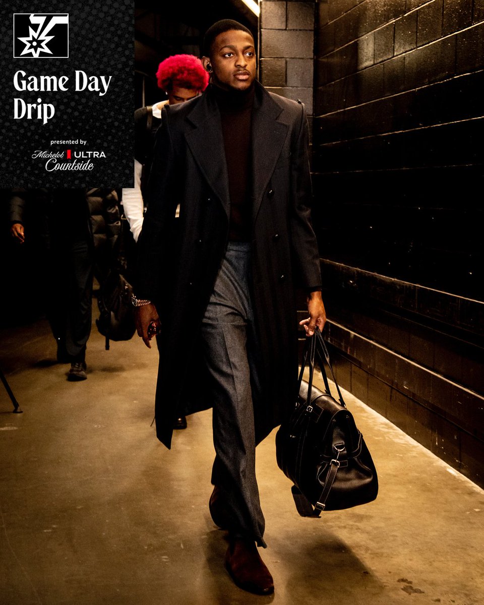 Fitted for a quick business trip 💼
#ULTRACourtside | @MichelobULTRA | #ad