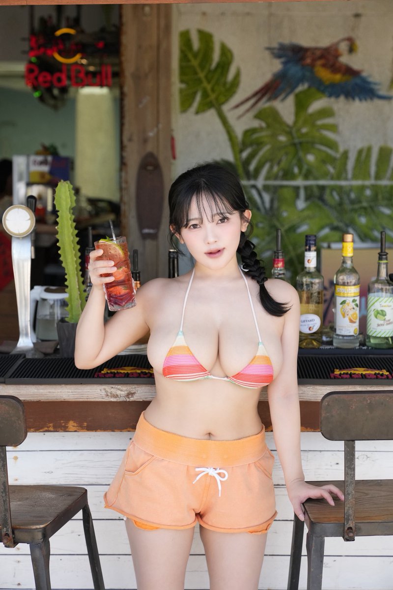 jun_amaki's tweet photo. おはよう♥︎

先日、各出版社様に新年のご挨拶周りに行ってまいりました！なんと、22社🤍

ご挨拶は気持ちいいですね♩
本年もどうぞよろしくお願いいたします！

そして、小学館さんから
#あまぽち　めっちゃ売れてるよ！
と改めて言ってもらえました🩷💗
めっちゃ嬉しい。。😮‍💨🥹
https://t.co/38wwXfx5YZ
��だ見てない方は是非見ておいてほしい写真集です🙇🏻‍♀️

みなさま、本年もよろしくお願いいたします🩷🩷