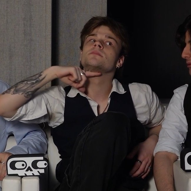 barbjao's tweet image. meu mano ta passando por umas barbaridades #IncidenteAwards