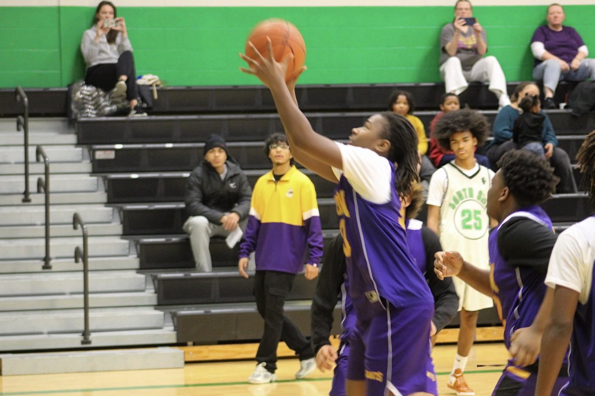 giantssports's tweet image. 🏀The Marion Giant boys freshman &amp;amp; JV teams in action @ FW South Side. 
The Varsity tips at 7:30 pm.
#MarionGiants #freshman #JV #basketball #GFND