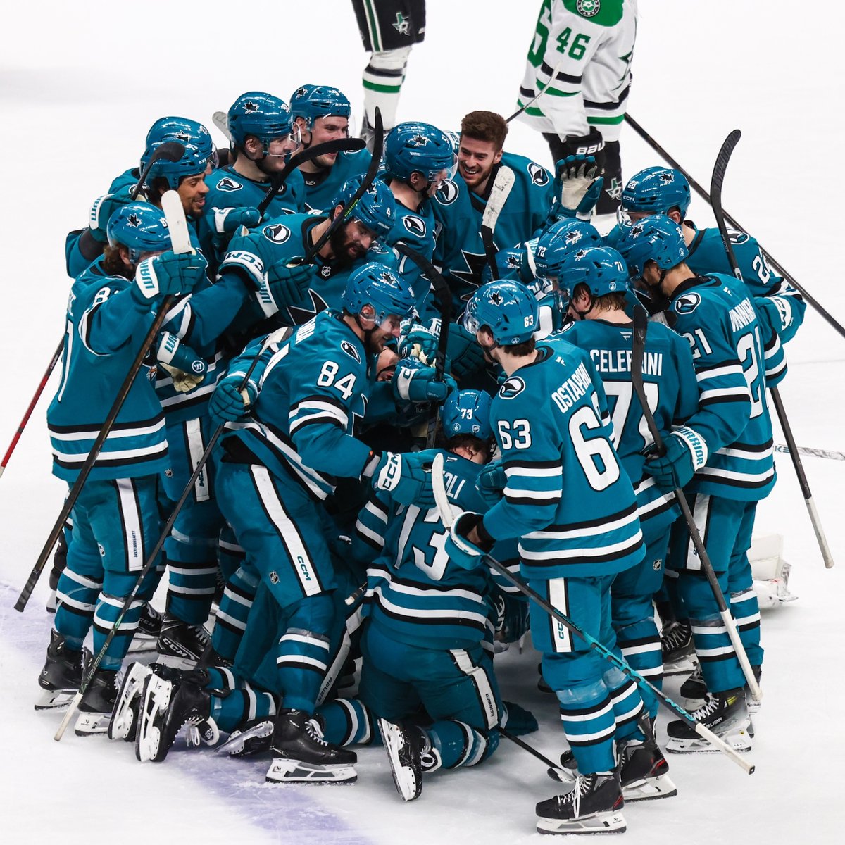 NHL's tweet image. THE VIBES ARE OFF THE CHARTS IN SAN JOSE! 📈