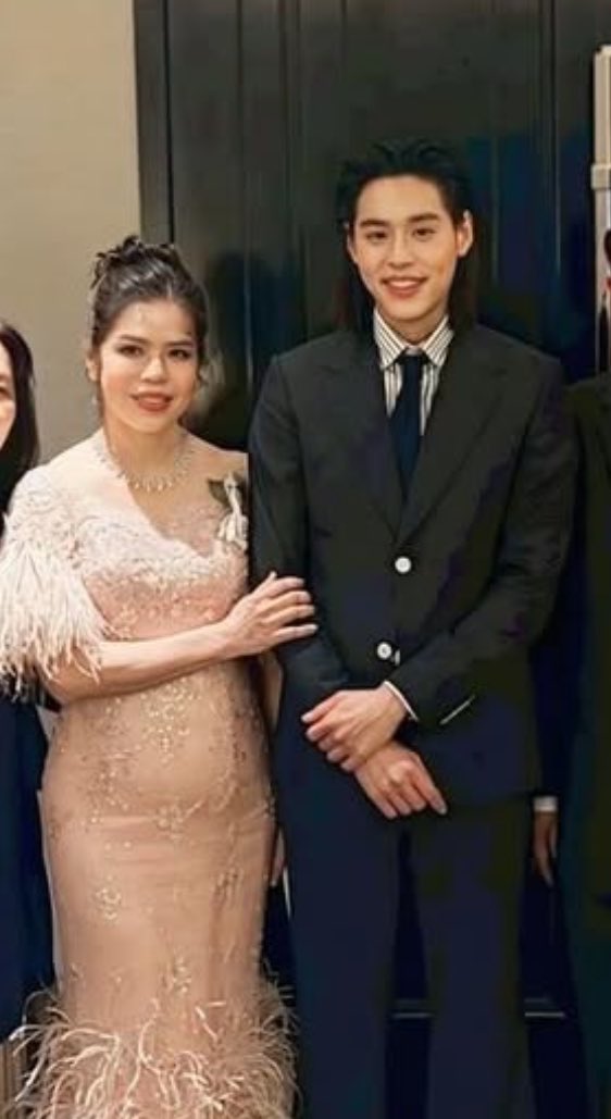 โตจนม๊าควงออกงานได้แล้ว🥹
#bbillkin