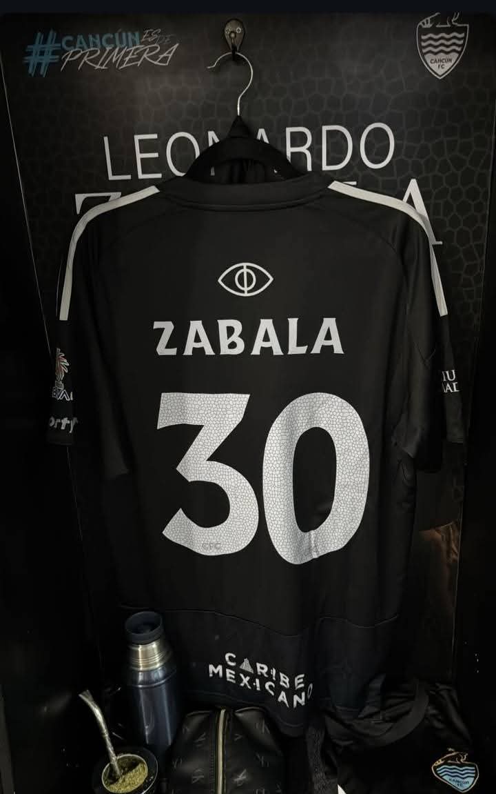 SportsTv1981's tweet photo. #Deportes
#Futbol
#FurbolistasBolivianosenelExterior
#LeonardoYassirZabalaZeballos

🇲🇽MEXICO

🇧🇴Leonardo Yassir Zabala Zeballos titular en la victoria del Cancún Fútbol Club por la Liga de Expansión MX al ganarle 3x1 a Dorados de Sinaloa por el torneo Clausura Jornada 1 de 15 https://t.co/A3TEmQaAj2
