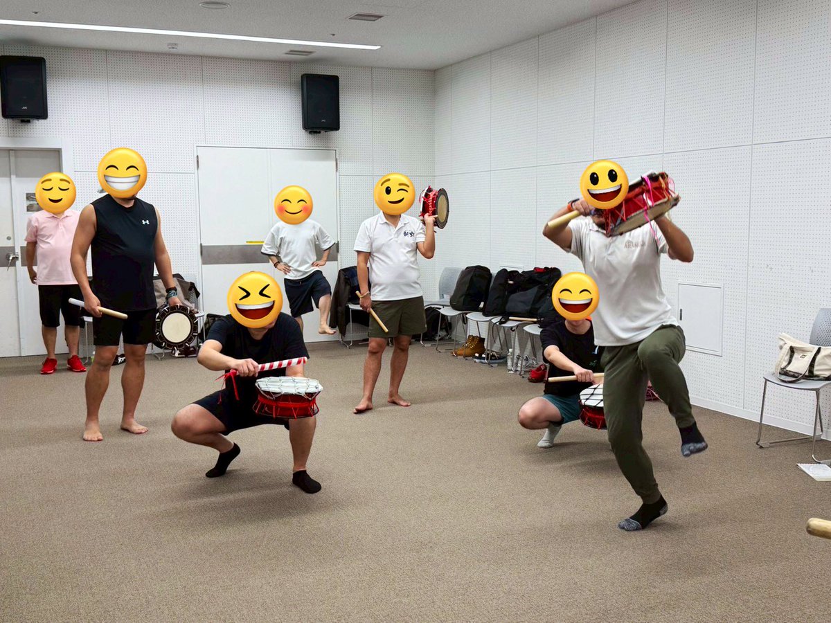昨日は今年初の練習でした！
皆で基礎練習をしたあと、3パートに分かれて練習✨
先輩たちが優しく丁寧に指導。終始楽しい雰囲気でした😊
各パートには三線の方も付いてくれました🎶

新虹では随時メンバー募集中！
太鼓・手踊り・三線、楽器がなくても大丈夫🙆‍♂️
体験・見学もお気軽にDM下さい

#LGBTQ