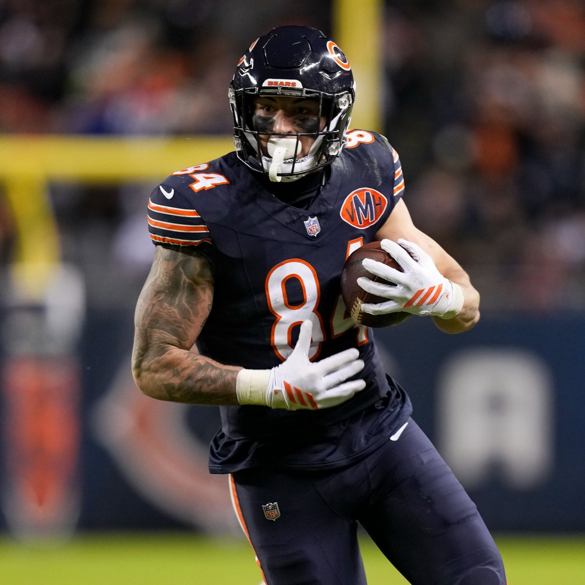 NFLPlus's tweet image. Colston Loveland is the first rookie TE to have 8+ receptions and 100+ yards in a playoff game in NFL history 🤯

@ChicagoBears | #DaBears