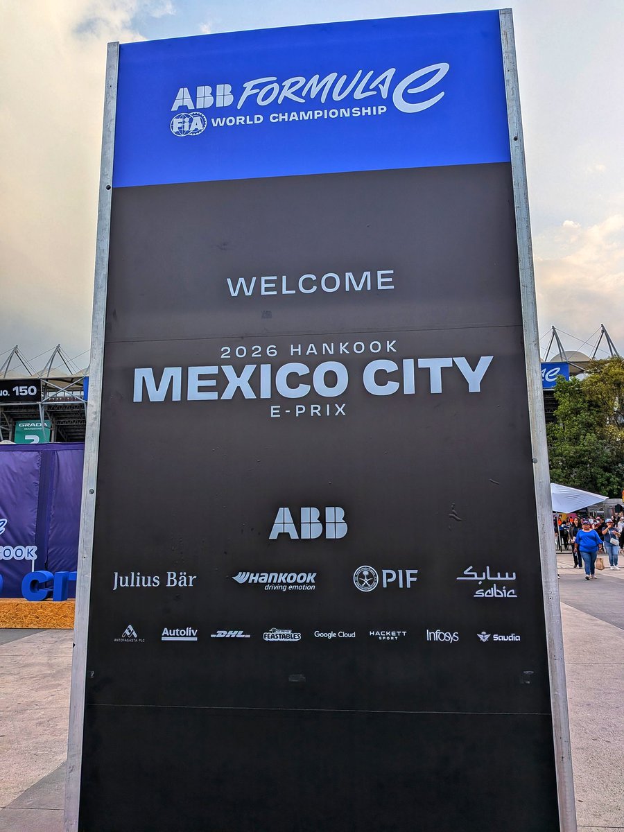 AxlBaeza's tweet photo. ¡Electrizante este inicio de año con la @fiaformulae México EPrix 2026! 🏁

Cómo siempre es un gusto vivir esta emocionante aventura. 🏎️

¡Vamos con todo! 🙌 https://t.co/IHhsj4XRbK