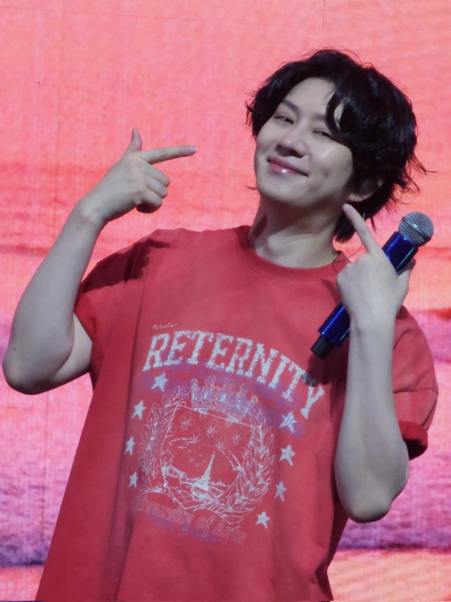 McCutie824's tweet image. 20260102 SUPER JUNIOR 20th Anniversary TOUR 
SS10 in SG Day 1

😙😚😘

#슈퍼주니어 #SUPERJUNIOR
#희철 #HEECHUL #ヒチョル
#20th_Anniversary_TOUR
#SUPERSHOW #SUPERSHOW10 #SuperShow10inSG
#SS10inSG