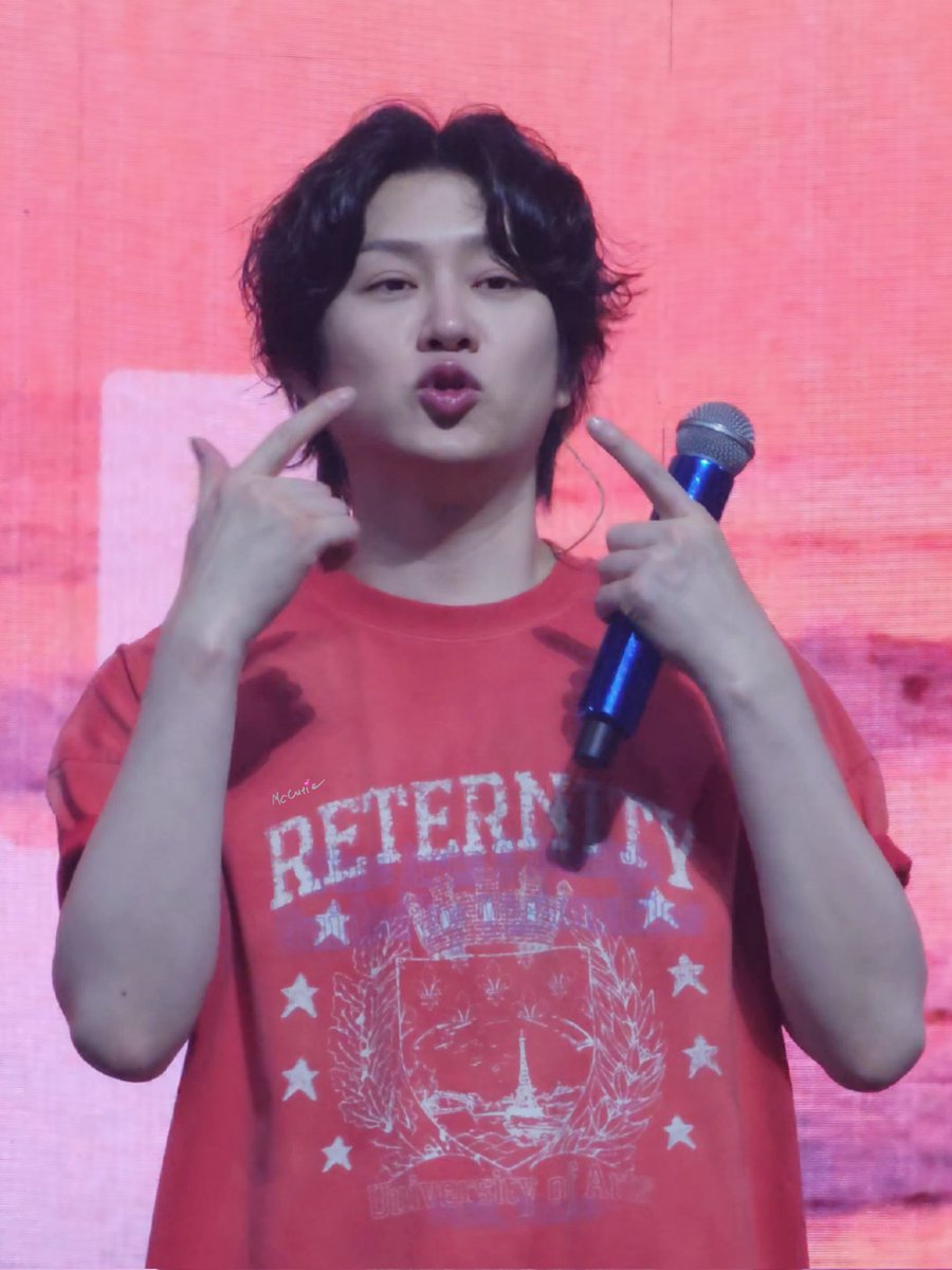 McCutie824's tweet image. 20260102 SUPER JUNIOR 20th Anniversary TOUR 
SS10 in SG Day 1

😙😚😘

#슈퍼주니어 #SUPERJUNIOR
#희철 #HEECHUL #ヒチョル
#20th_Anniversary_TOUR
#SUPERSHOW #SUPERSHOW10 #SuperShow10inSG
#SS10inSG