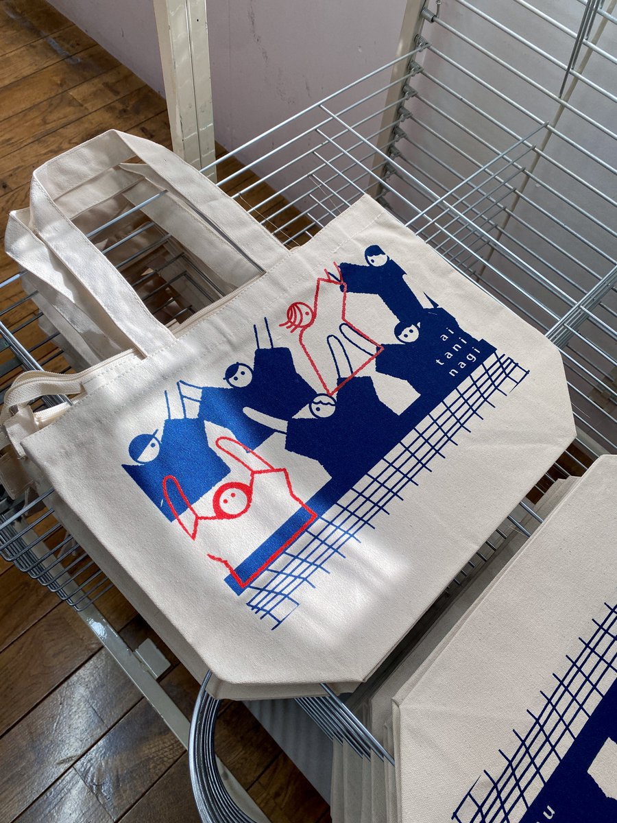 手作業でシルクスクリーン多色刷りは大変。 手がかかっているなあ