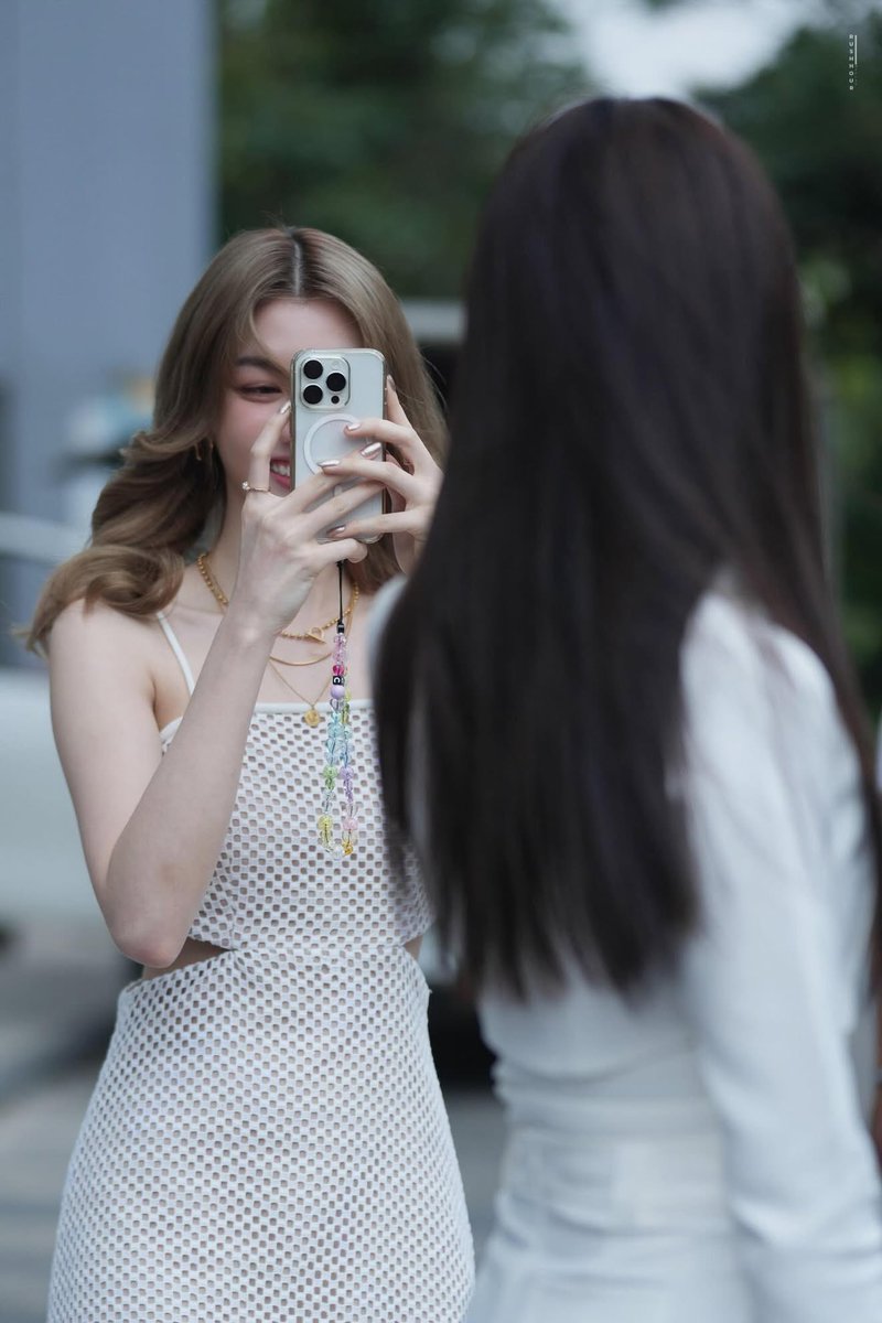 munoiCH3's tweet image. Orm thích quay chụp jeje hen, nhưng giữ 1 mình xem không cho mae xem tấm nào luôn 🙂‍↕️ Năm mới rồi xả hình đi Orm 😆

#lingorm