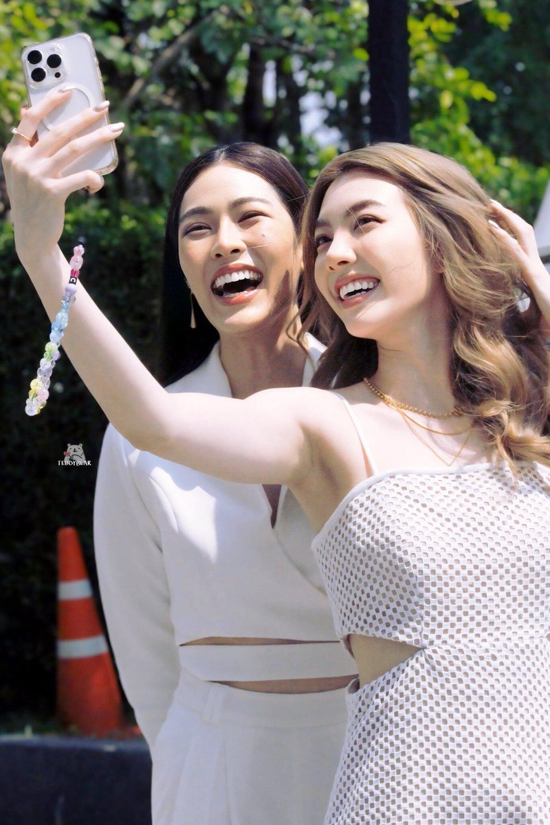 munoiCH3's tweet image. Orm thích quay chụp jeje hen, nhưng giữ 1 mình xem không cho mae xem tấm nào luôn 🙂‍↕️ Năm mới rồi xả hình đi Orm 😆

#lingorm