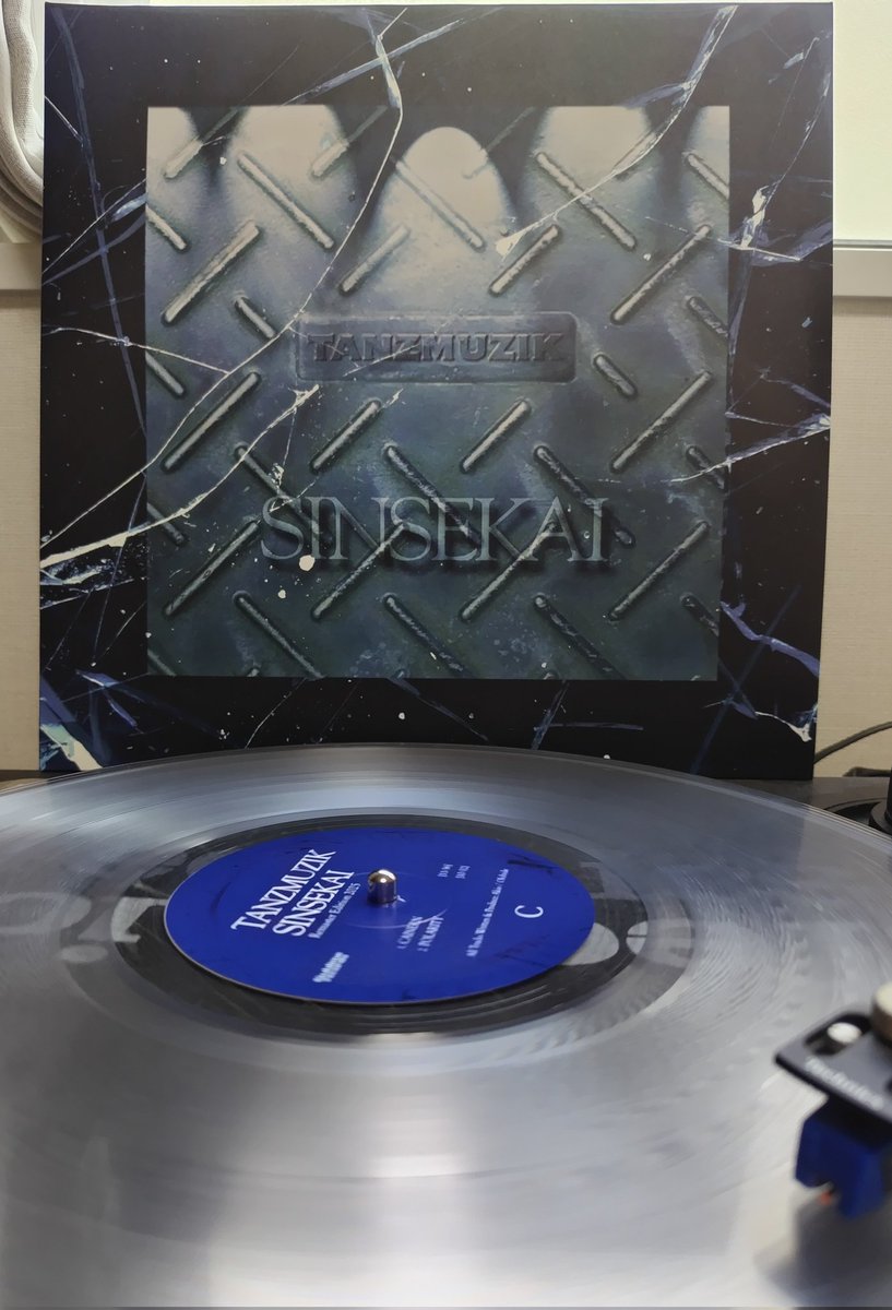 tanzmuzik届いたので早速聴いてる。
love lightが聴けたのが嬉しい。
ライナーも興味深い話が載ってる。

CDも出るのかなあ。