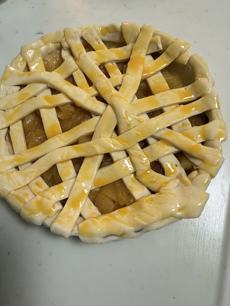 nanasati1's tweet photo. 人生初のパイシート笑
アップルパイ作る🍎 https://t.co/U3Qc8BBvVu