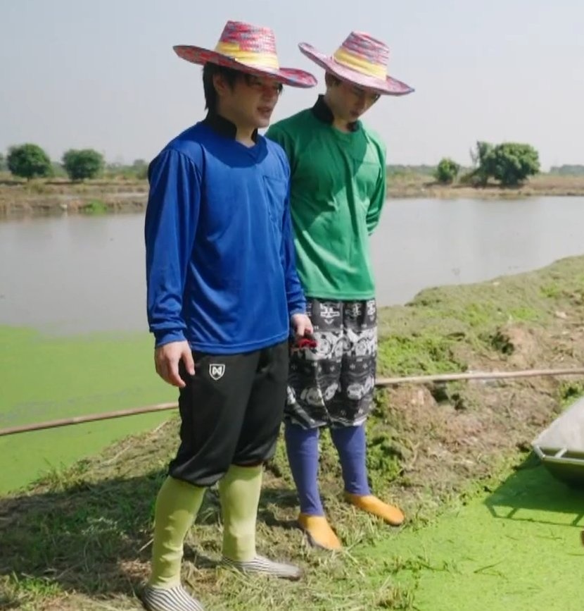 อยู่กับพี่ๆคนอื่น                         อยู่กับพี่โต๊ด