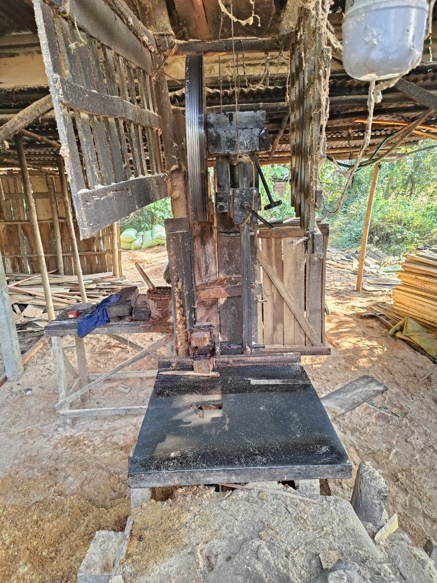 24BnSSB_INDIA's tweet photo. On 09.01.2026 under the guidance of Sh. H.K. Gupta, Comdt, 24 Bn SSB Rangia, BOP Guabari in coordination with Forest Dept. Tamulpur conducted a joint operation along the Indo–Bhutan border, seizing illegal timber, saw mill &amp; generator set and apprehending 2 persons
#SSB 
#24BnSSB https://t.co/mqp7hxTqbC