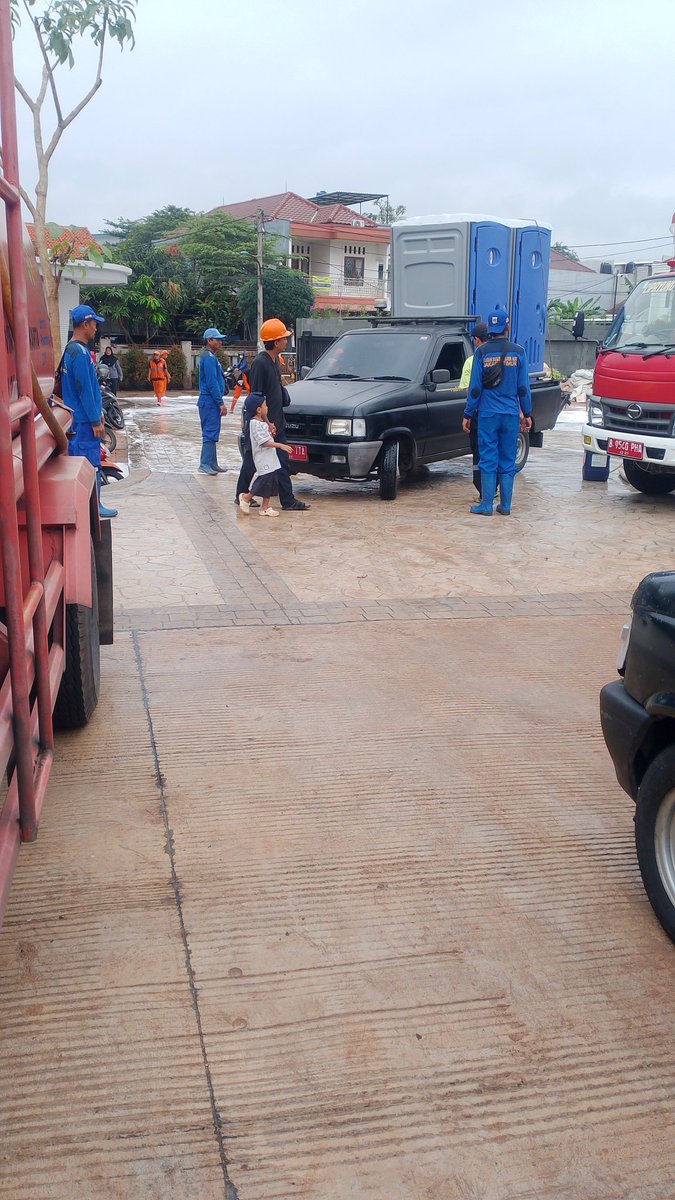 Kegiatan kerja bakti di waduk giri kencana dalam rangka untuk menyambut kedatangan bapak DKI 1 pada hari Senin 11 Januari 2026.