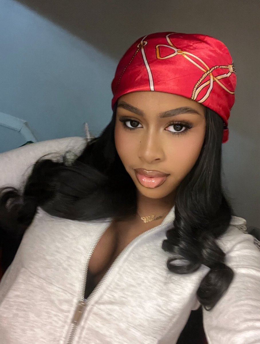 milannxo's tweet photo. my makeup was so cutee🫧💄 https://t.co/5QeGeYcXZY