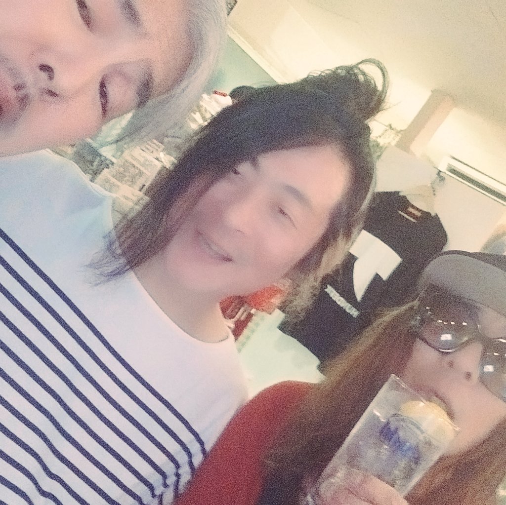 SLF_SPD's tweet image. 昨夜のナヲさん改めてHBDおめでとうー！Uさんマルくんもおつかれさんさん☆ご来場の皆様もどうぞ本年も宜しくお願い致します☆ #SLFﾈﾃﾙｼﾘｰｽﾞ

スシ食いねェ！をかけながら寿司を食ったり、〆にChampagneSupernovaをかけた #モルのカーとモット 

#SLFdj #モルカー