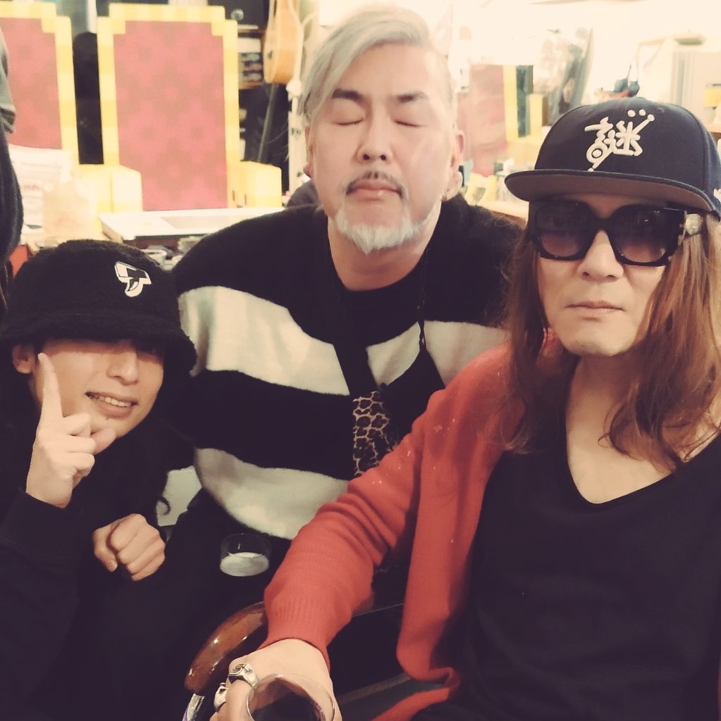 SLF_SPD's tweet image. 昨夜のナヲさん改めてHBDおめでとうー！Uさんマルくんもおつかれさんさん☆ご来場の皆様もどうぞ本年も宜しくお願い致します☆ #SLFﾈﾃﾙｼﾘｰｽﾞ

スシ食いねェ！をかけながら寿司を食ったり、〆にChampagneSupernovaをかけた #モルのカーとモット 

#SLFdj #モルカー