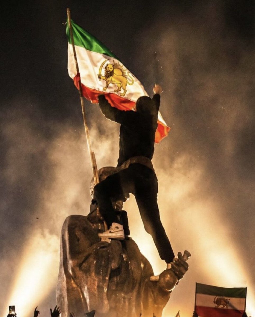leonline2000's tweet photo. 🇻🇪🤜🏽🤛🏽🇮🇷

Venezuela e Irán serán libres.

El giro que dió el mundo en las últimas semanas no hubiese sido posible sin las decisivas acciones de EUA contra la Teocracia de Irán y contra el Chavismo. https://t.co/4lBMzAiYyh