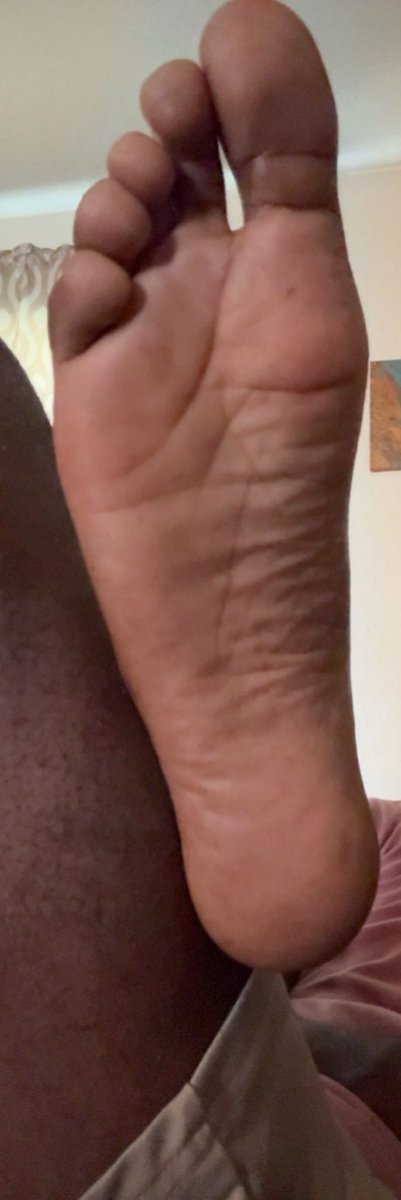 prettyboift's tweet photo. To celebrate 6 years on x here’s a post after all the chaos of the holidays! Hope everyone is having a good new year thus far! Enjoy these soles #gayfeet #malefootfetish #malefeet #gaysoles #gayfootfetish #blackmalefeet #size10feet https://t.co/NuY1vRMnDW