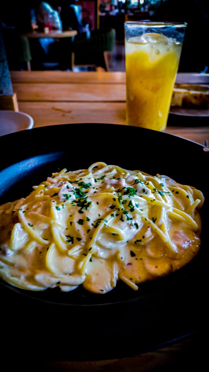 OscarPhotograp3's tweet photo. El sabor también entra por la mirada.
Cuando la luz acompaña, todo vibra.
#OscarPhotographyEnPulso #FoodPhotography #LuzYColor #FotografiaGastronomica #VisionVisual https://t.co/FwGOp469Ua