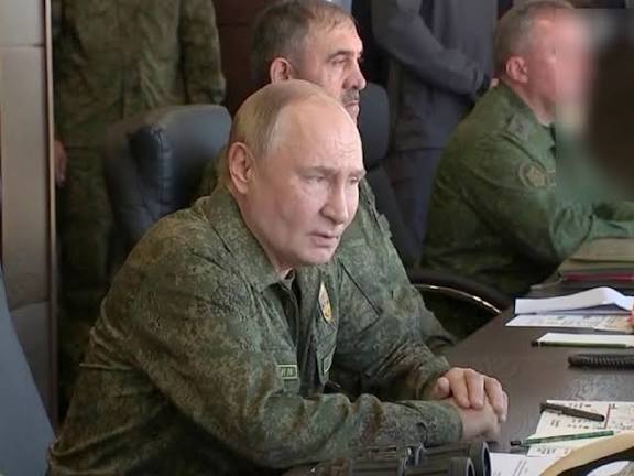 "Дорогие россияне! Если бы 1.5 млн из вас не согласились  умереть в Украине, то моя движуха была бы только в моей голове! Я вас не подведу и ликвидирую еще 2 млн из вас к 2030 году!"