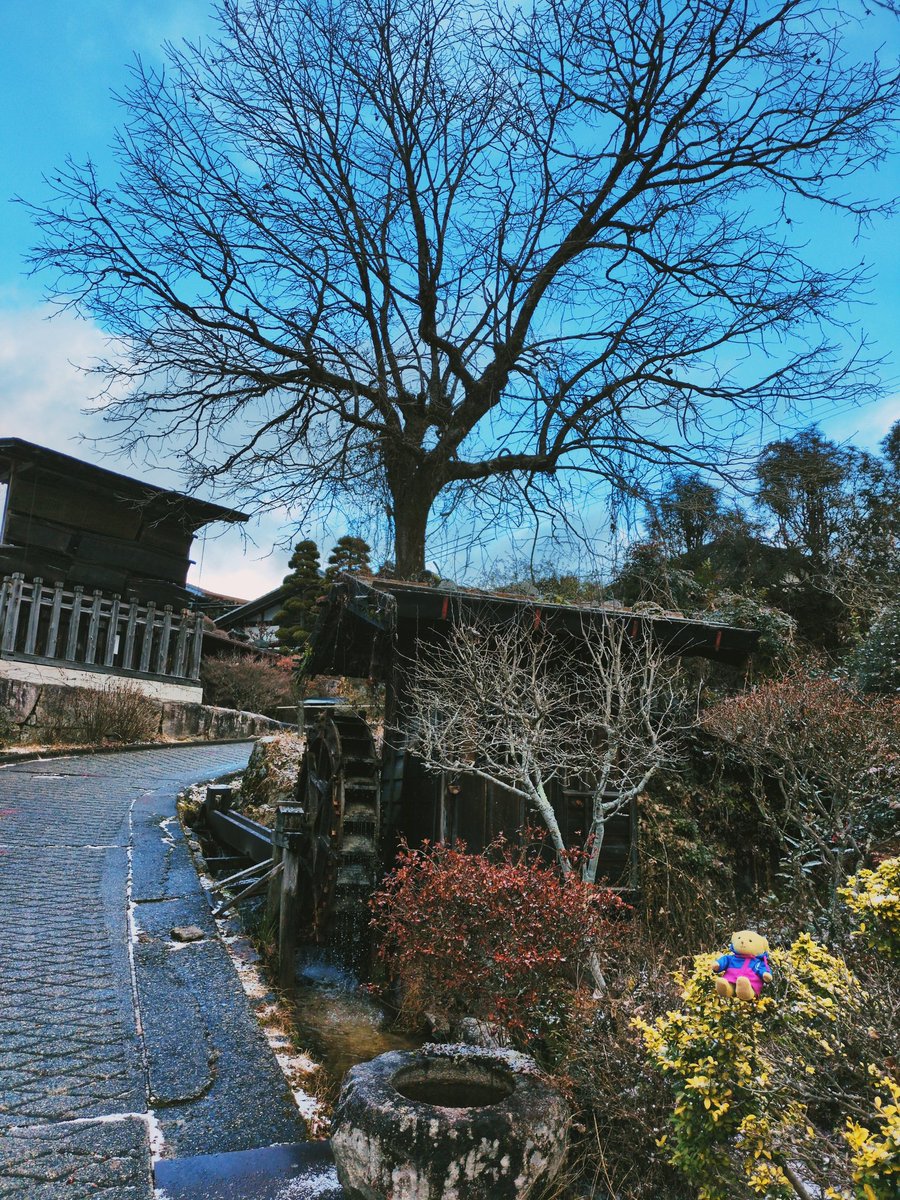 rytalks's tweet image. 今、JR南木曽駅
今日の午後の中山道の妻籠宿の様子
雪でしっとり
1枚目は、今日のお昼で利用したお店
今日の中山道ハイクは気まぐれな天候に振り回された😅
