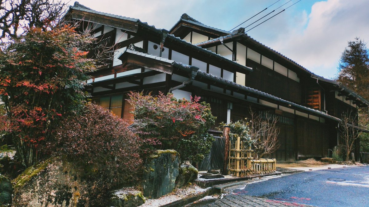 rytalks's tweet image. 今、JR南木曽駅
今日の午後の中山道の妻籠宿の様子
雪でしっとり
1枚目は、今日のお昼で利用したお店
今日の中山道ハイクは気まぐれな天候に振り回された😅