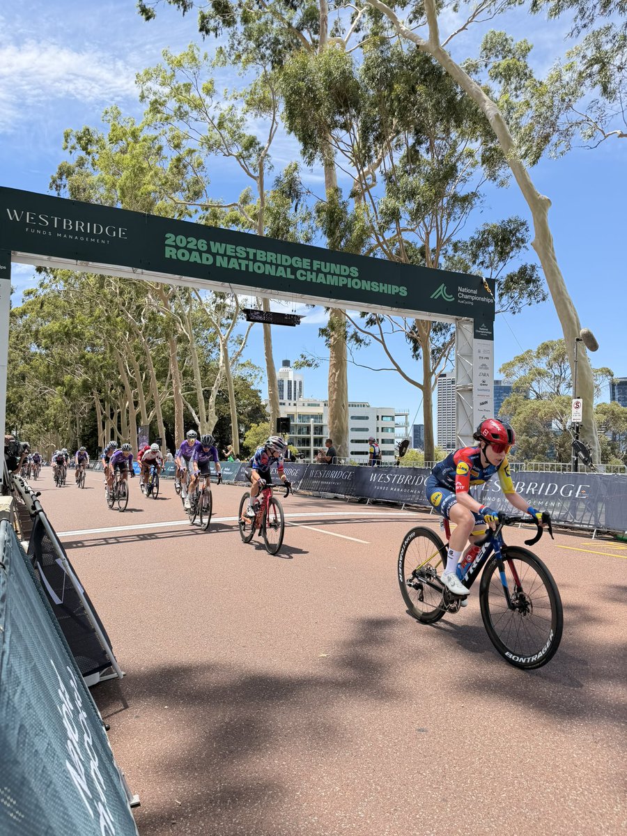 2 laps to go Women’s U23 &amp; Elite Road Race.   The break and the chasing peloton #RoadNats26