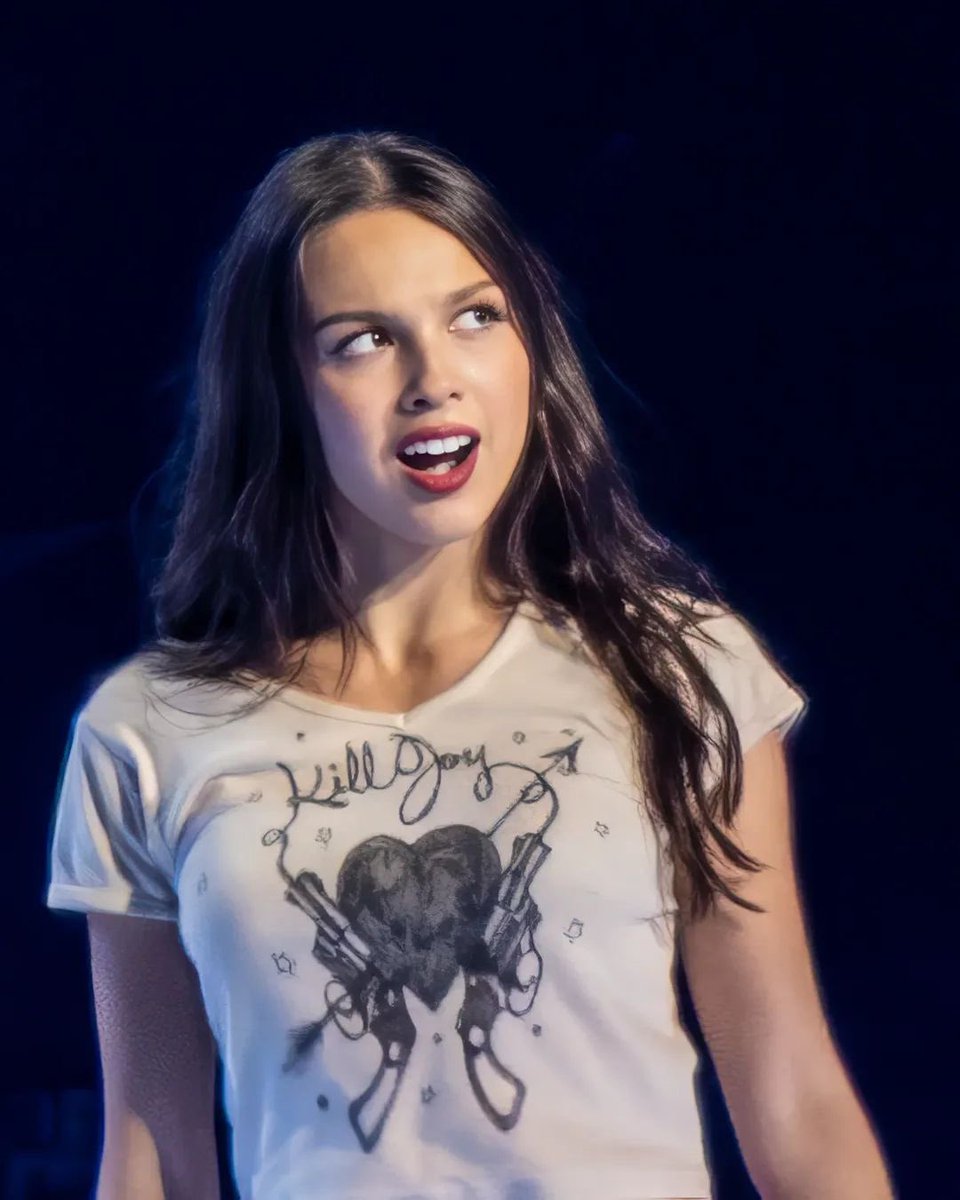 eiraaaor3's tweet image. pro-palestine, pro choice, grammy winner, singer and actress olivia rodrigo is alive, well, talented, and gorgeous at 22