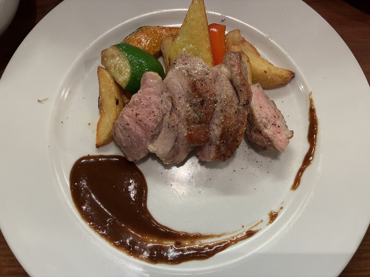 koenjigonnosuke's tweet photo. 高円寺庚申通り商店街にある日本ワインバル庵にて♪豚肩ロースソテーがグレードアップ！前菜も豪華！紅玉りんごのタルトタタン！しっとりサッパリのデザート、お酒のお供にもおあつらえ向き！なんと！アルト君が作った！腕が上がりましたね〜〜！サイクはリュリュウ！皆様も是非！ご賞味召され〜〜！ https://t.co/sf7xJOnoDg