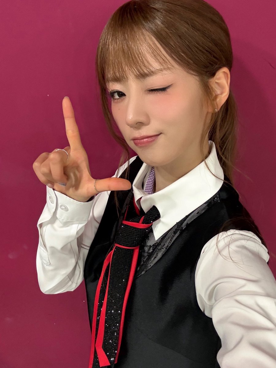 음중이 한 발 다가갔더니 두 발 다가와 준 초봄🩷
초봄 스페셜 엠씨 너무너무 좋았던 거 
모두가 다 알아요 ꯁ.̮ꯁ

#박초롱 #ChoRong #윤보미 #BoMi #Apink