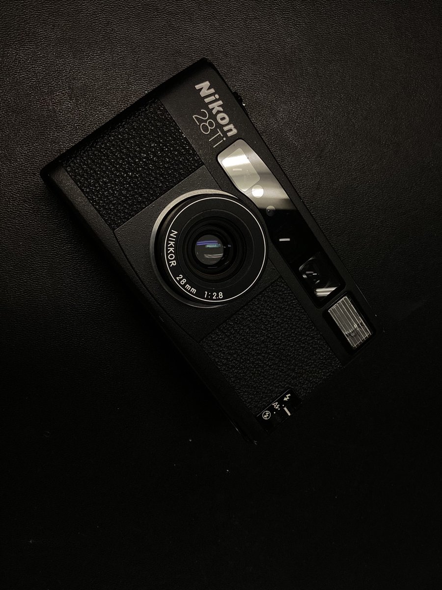 こんにちは、レモン社銀座店です🍋 フィルムカメラ界の至宝 #Nikon