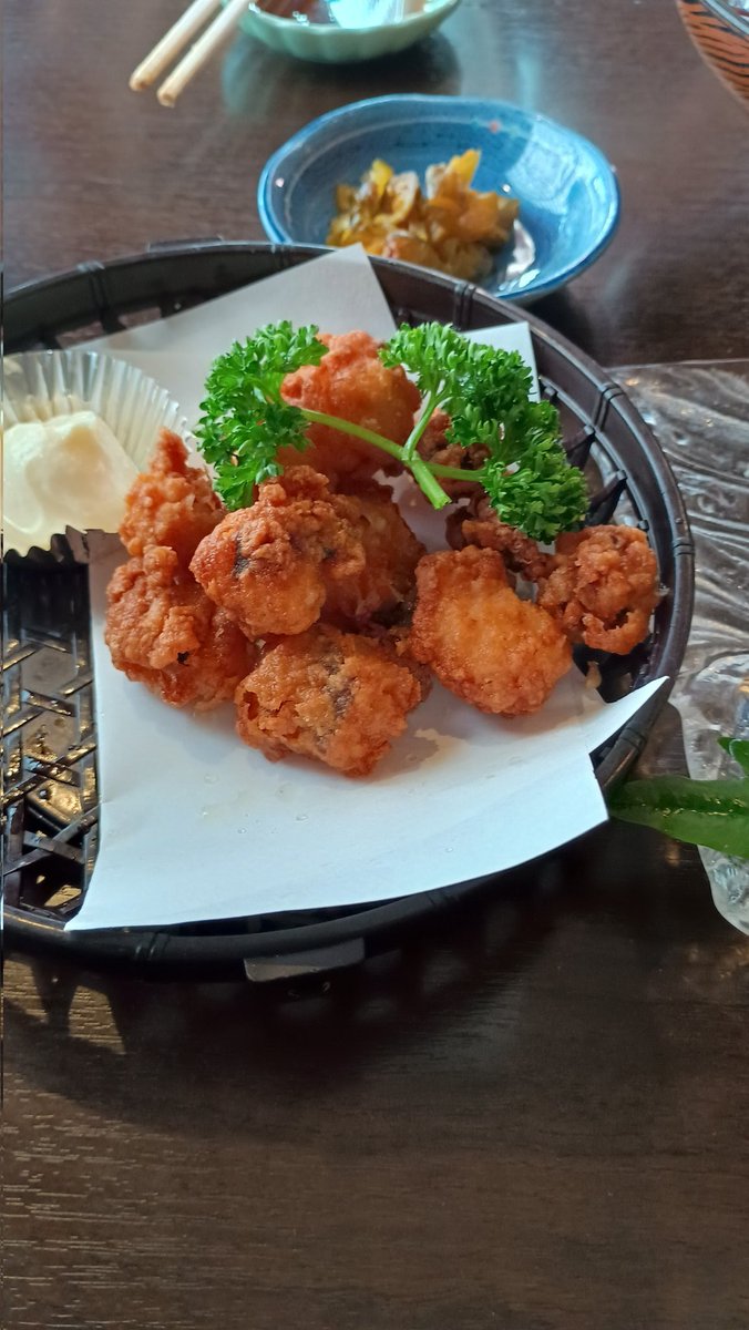 Inactivecamper's tweet image. ぶらっといすみ市に行って、海鮮丼など食べた。
写真にはないイワシの天ぷらが最高に美味かったな〜
旬のタコの唐揚げも美味かったぜ〜